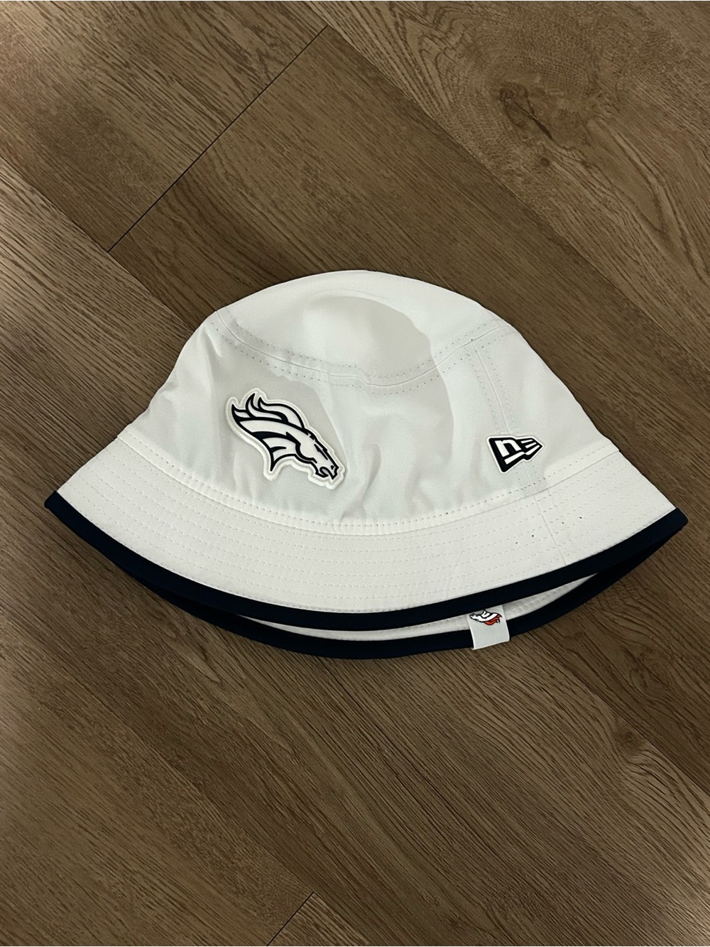 New Era White & Navy Denver Broncos Bucket Hat